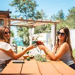Apartament Vsg - 200m From Beach, Pool, Sauna & Jacuzzi *