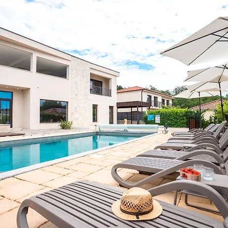 Vsg Resort - Apartments 200M From Beach, Pool, Sauna & Jacuzzi Apartamento Klimno