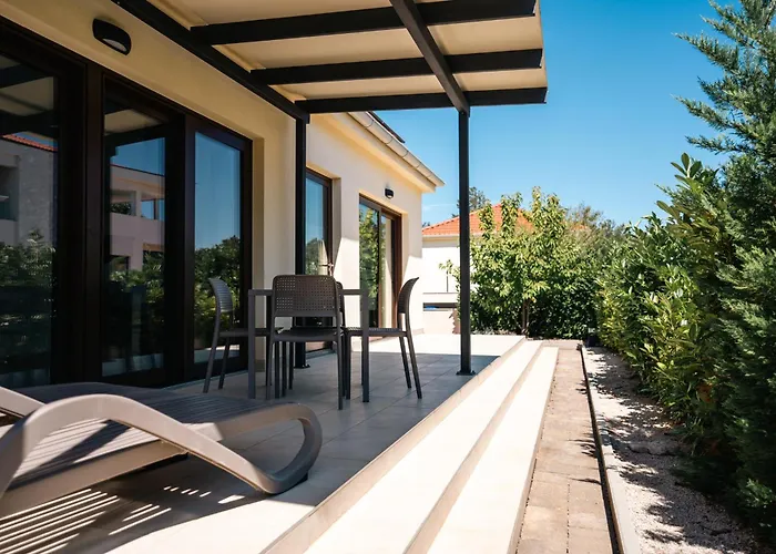 Vsg - 200m From Beach, Pool, Sauna & Jacuzzi Klimno