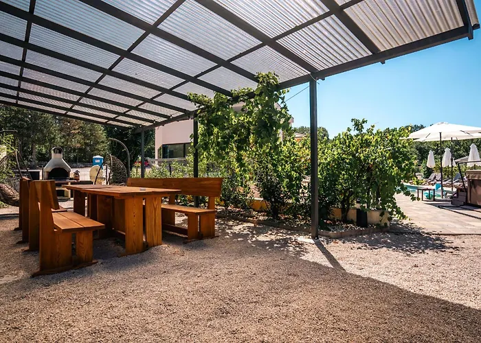 Vsg - 200m From Beach, Pool, Sauna & Jacuzzi Apartman *