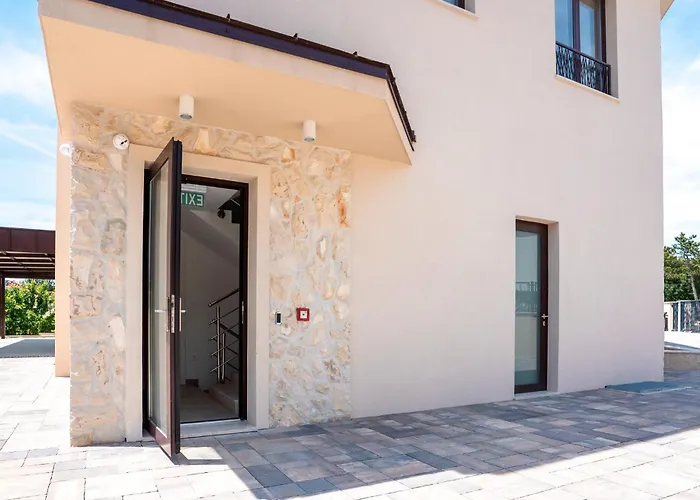 Vsg - 200m From Beach, Pool, Sauna & Jacuzzi