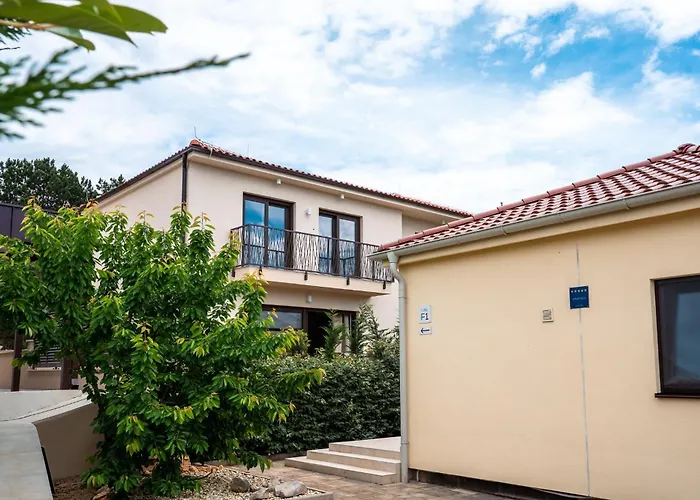 Vsg - 200m From Beach, Pool, Sauna & Jacuzzi Apartman