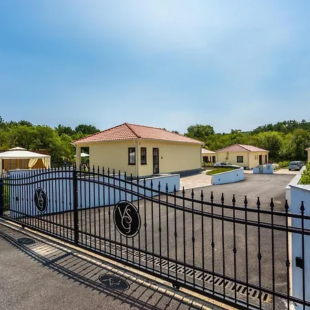 Vsg - 200m From Beach, Pool, Sauna & Jacuzzi Daire Klimno