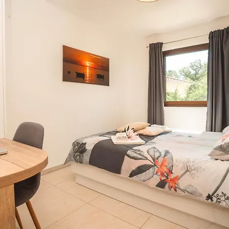 Vsg - Relaxing Apartments, 200m From The Sea, With Pool, Sauna & Jacuzzi