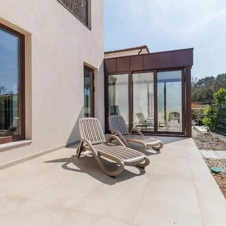 Vsg - 200m From Beach, Pool, Sauna & Jacuzzi شقة