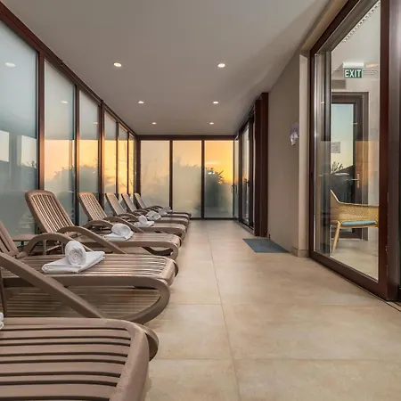 Vsg - 200m From Beach, Pool, Sauna & Jacuzzi شقة *