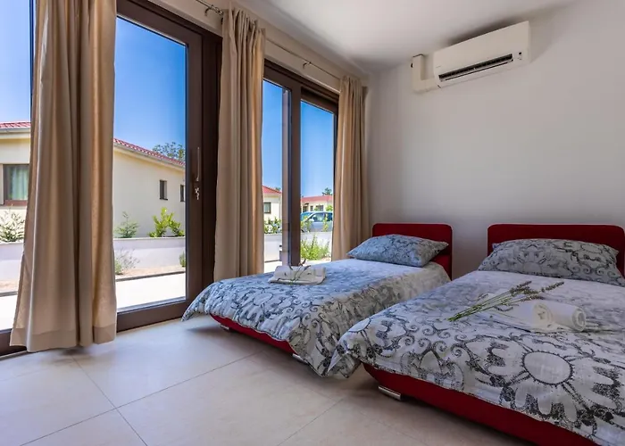 Vsg - 200m From Beach, Pool, Sauna & Jacuzzi * Klimno