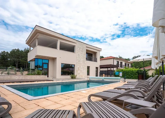 Vsg - 200m From Beach, Pool, Sauna & Jacuzzi * Klimno