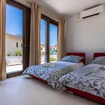 Vsg - 200m From Beach, Pool, Sauna & Jacuzzi * Klimno