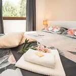 Vsg - 200m From Beach, Pool, Sauna & Jacuzzi Apartment