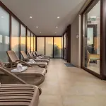 Vsg - 200m From Beach, Pool, Sauna & Jacuzzi Apartman *