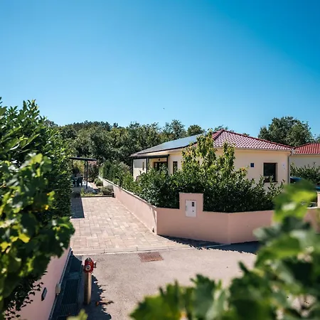 Vsg - 200m From Beach, Pool, Sauna & Jacuzzi Klimno