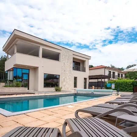 Vsg - 200m From Beach, Pool, Sauna & Jacuzzi * 클림노