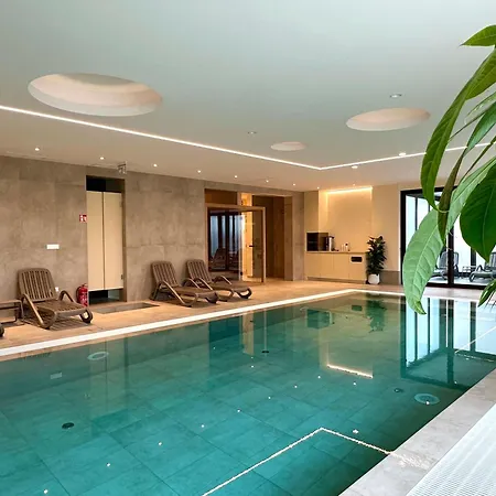 Vsg - 200m From Beach, Pool, Sauna & Jacuzzi 아파트