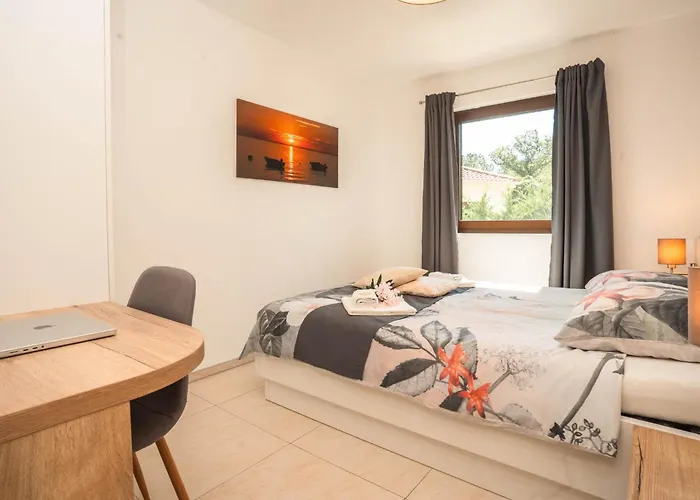 Vsg - 200m From Beach, Pool, Sauna & Jacuzzi