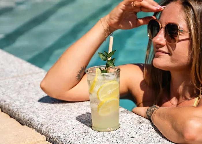 Vsg - 200m From Beach, Pool, Sauna & Jacuzzi